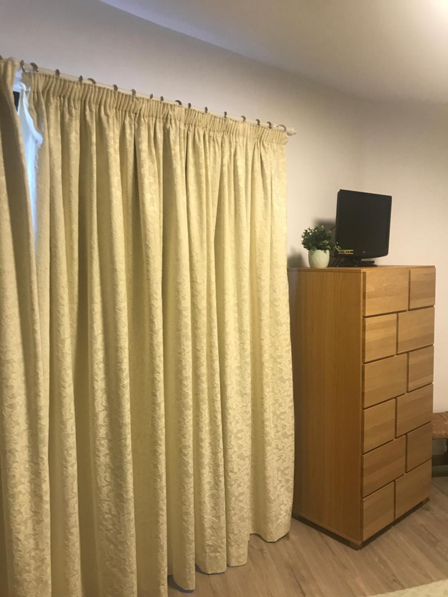 Habitacion Deluxe Con Bano Privado En Atalaya Apartagolf, Estepona Ngoại thất bức ảnh
