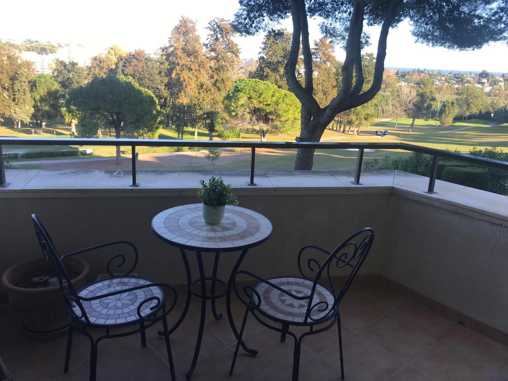 Habitacion Deluxe Con Bano Privado En Atalaya Apartagolf, Estepona Ngoại thất bức ảnh